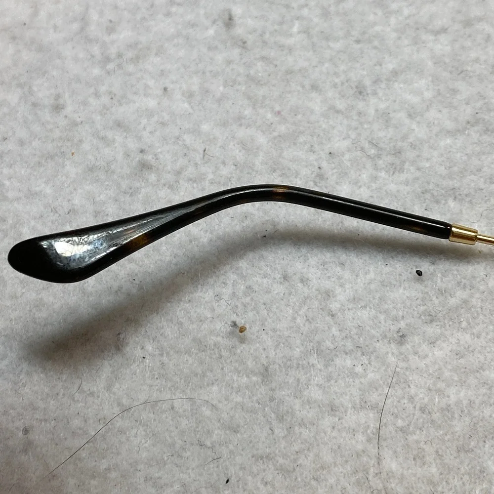 Ray-Ban see scratches